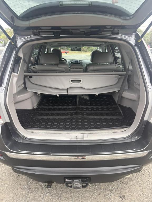 used 2012 Toyota Highlander car, priced at $13,900