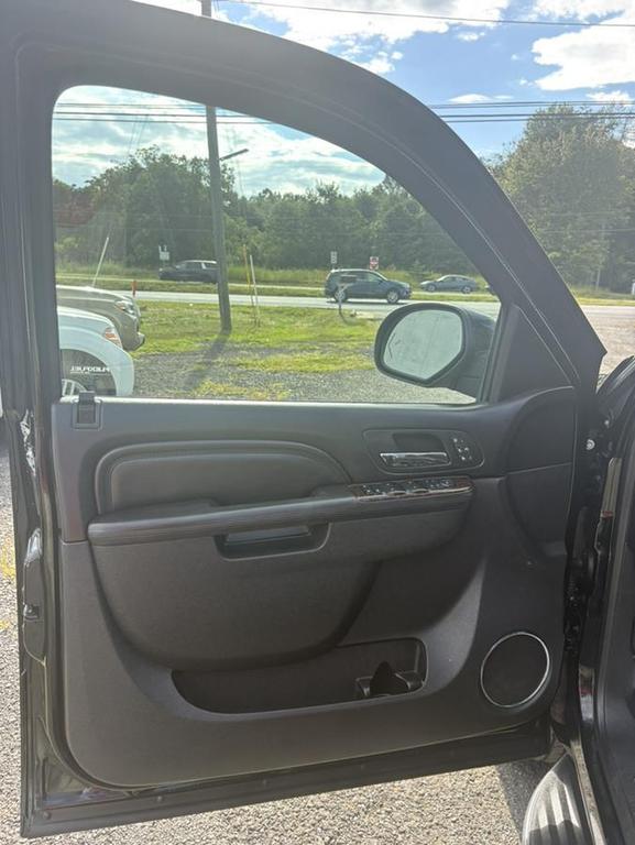 used 2013 GMC Yukon XL car, priced at $14,900