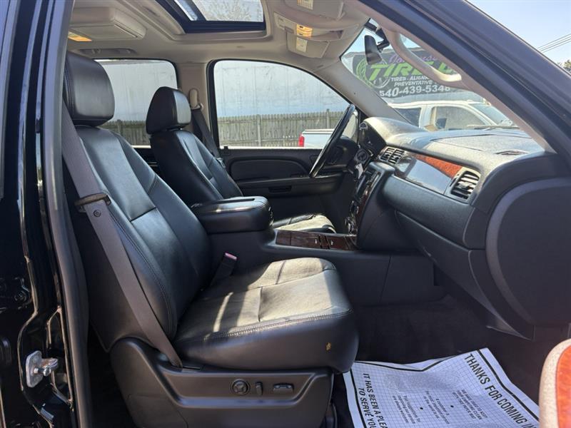 used 2009 Chevrolet Avalanche car, priced at $13,900