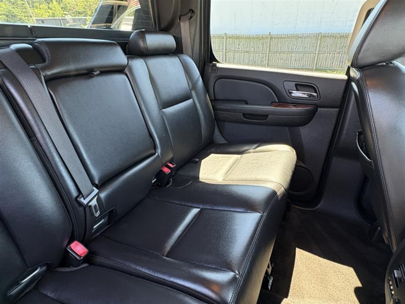 used 2009 Chevrolet Avalanche car, priced at $13,900