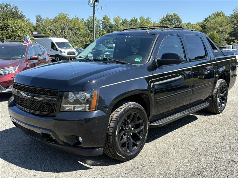 used 2009 Chevrolet Avalanche car, priced at $13,250
