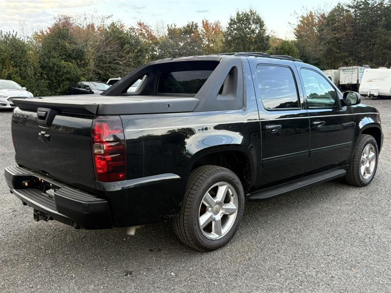 used 2009 Chevrolet Avalanche car, priced at $13,250