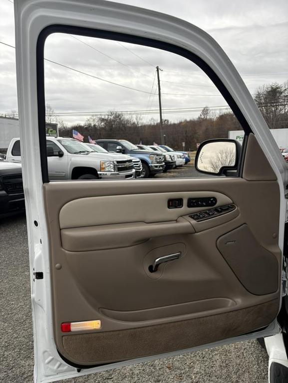 used 2005 GMC Yukon XL car, priced at $8,900