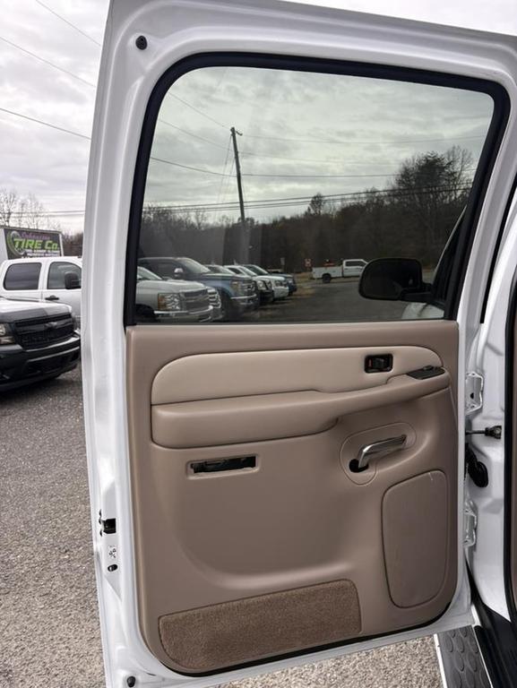 used 2005 GMC Yukon XL car, priced at $8,900