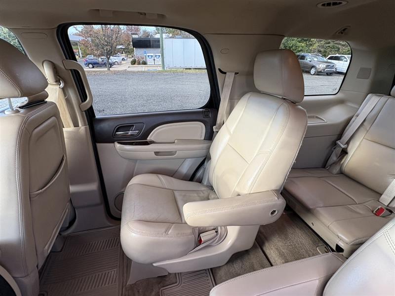 used 2014 GMC Yukon car, priced at $15,900