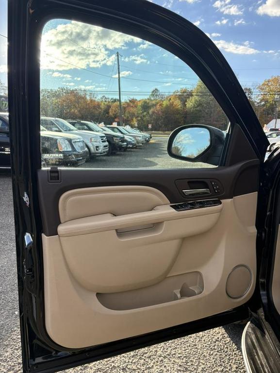 used 2014 GMC Yukon car, priced at $15,900