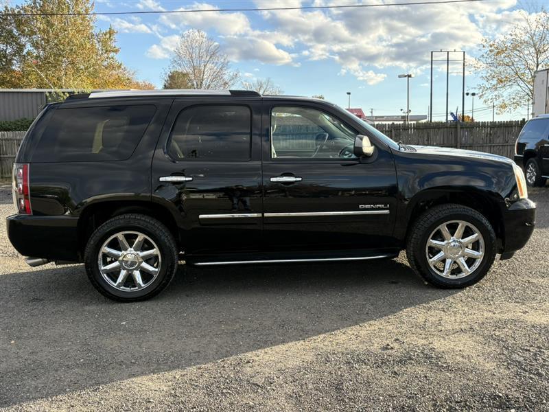 used 2014 GMC Yukon car, priced at $15,900