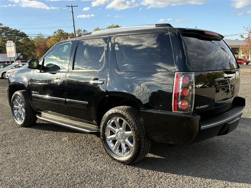 used 2014 GMC Yukon car, priced at $15,900