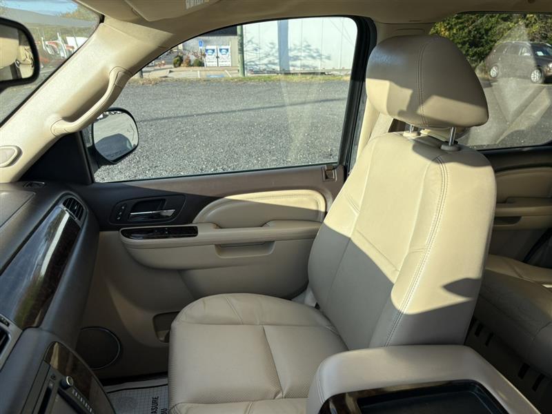 used 2014 GMC Yukon car, priced at $15,900