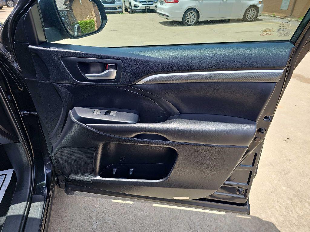 used 2019 Toyota Highlander car, priced at $21,499