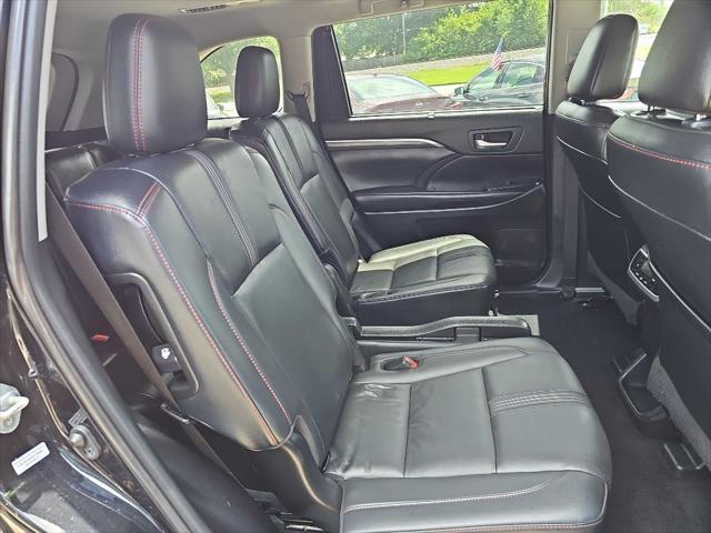 used 2019 Toyota Highlander car, priced at $25,999
