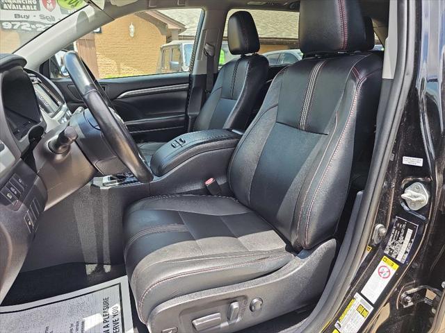 used 2019 Toyota Highlander car, priced at $25,999