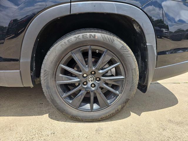 used 2019 Toyota Highlander car, priced at $25,999