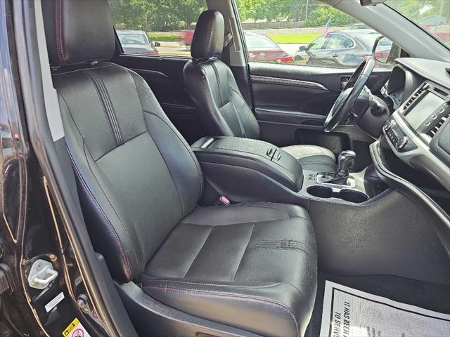 used 2019 Toyota Highlander car, priced at $25,999