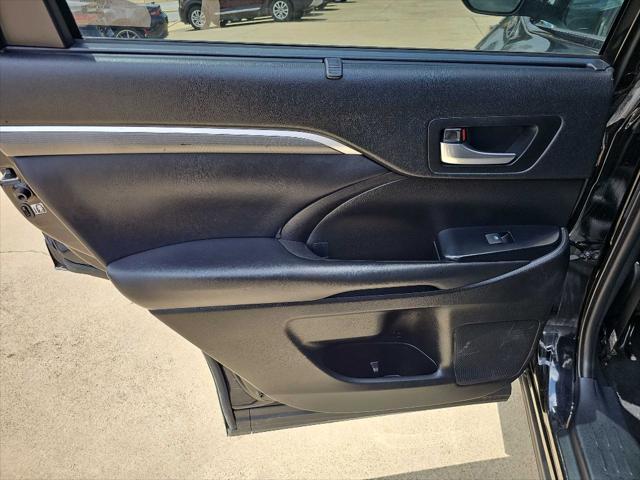 used 2019 Toyota Highlander car, priced at $25,999