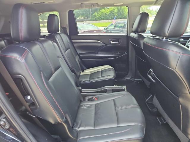 used 2019 Toyota Highlander car, priced at $25,999