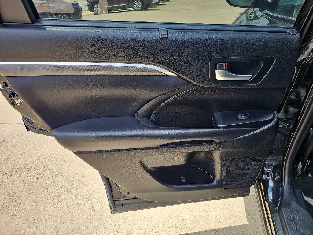 used 2019 Toyota Highlander car, priced at $21,499