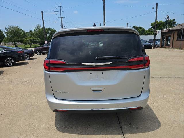 used 2024 Chrysler Pacifica car