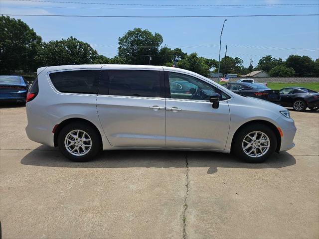 used 2024 Chrysler Pacifica car