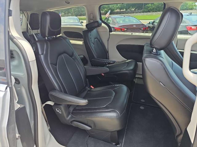 used 2024 Chrysler Pacifica car