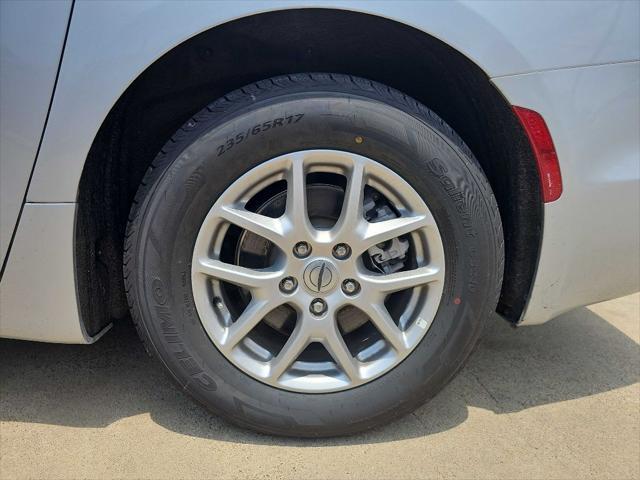 used 2024 Chrysler Pacifica car