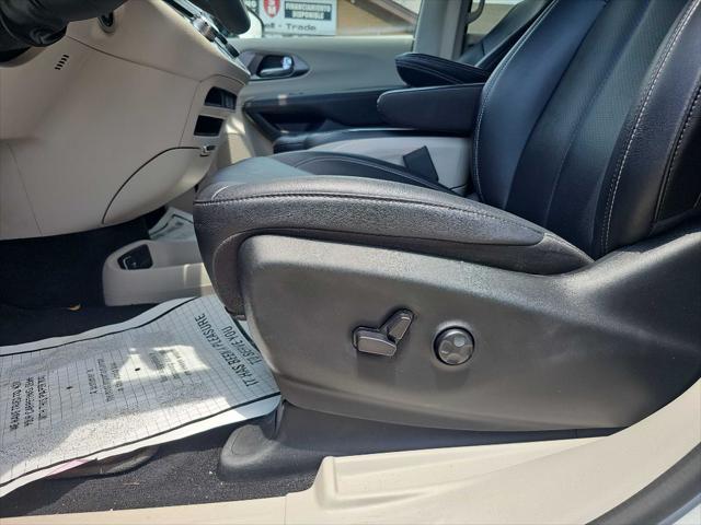 used 2024 Chrysler Pacifica car