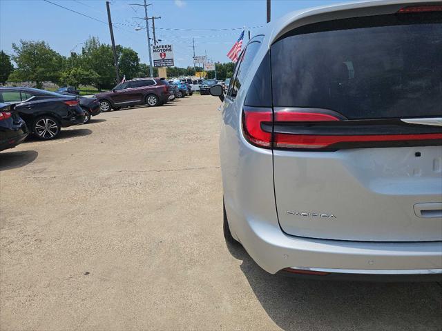 used 2024 Chrysler Pacifica car