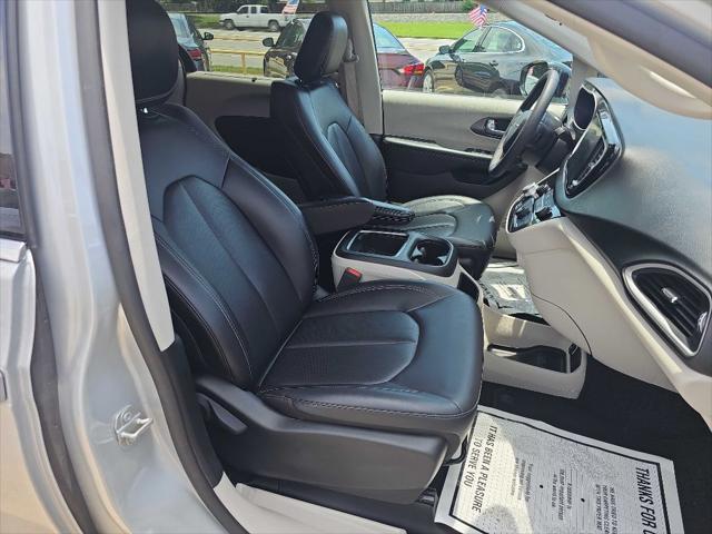 used 2024 Chrysler Pacifica car