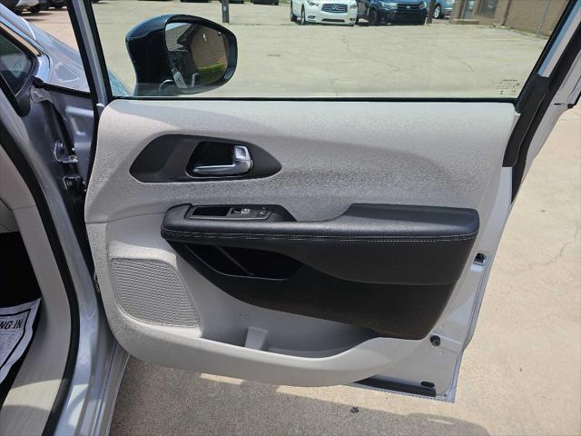 used 2024 Chrysler Pacifica car