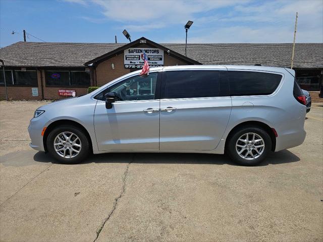 used 2024 Chrysler Pacifica car