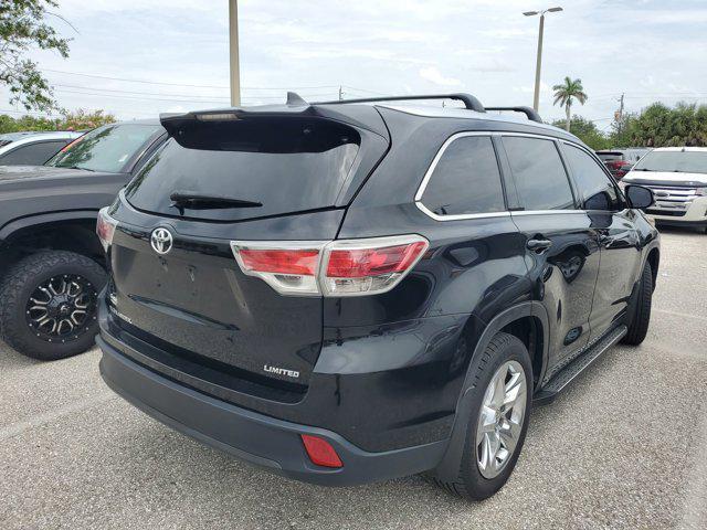 used 2014 Toyota Highlander car, priced at $14,885