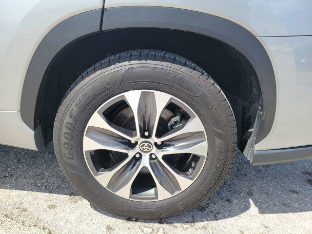 used 2022 Toyota Highlander car, priced at $30,502