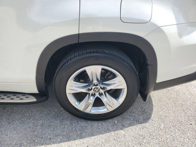 used 2018 Toyota Highlander car, priced at $21,109