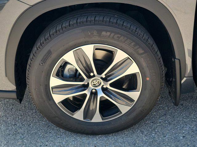 new 2025 Toyota Highlander car, priced at $47,865