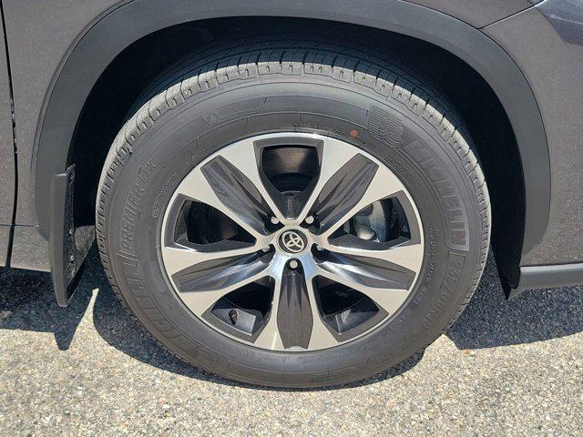 new 2025 Toyota Highlander car, priced at $47,865