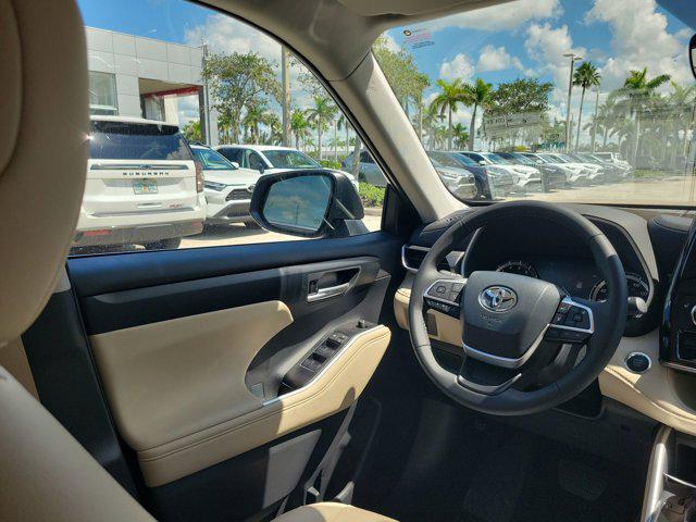 new 2025 Toyota Highlander car, priced at $47,865