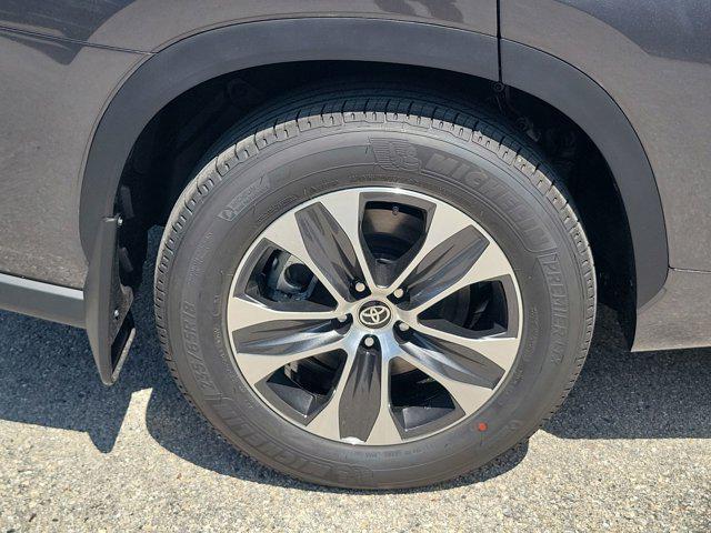 new 2025 Toyota Highlander car, priced at $47,865