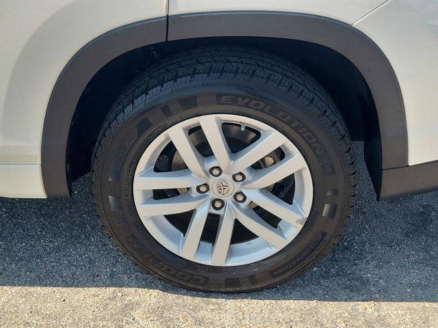 used 2014 Toyota Highlander car, priced at $15,067
