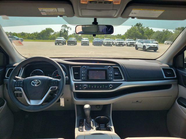 used 2014 Toyota Highlander car, priced at $15,067