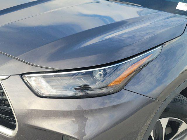 used 2022 Toyota Highlander car, priced at $30,853