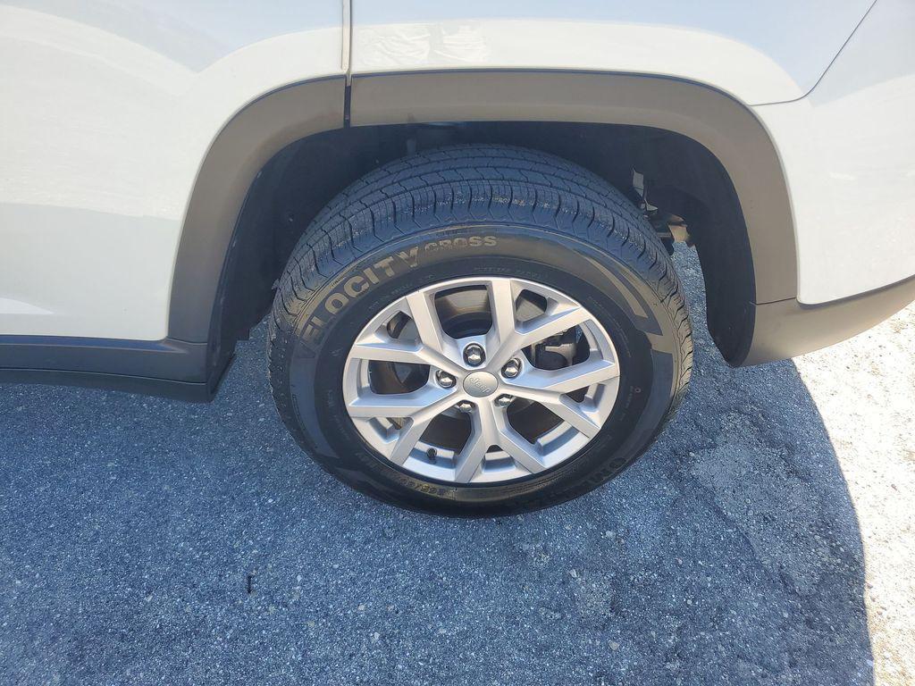 used 2022 Jeep Grand Cherokee car, priced at $19,952