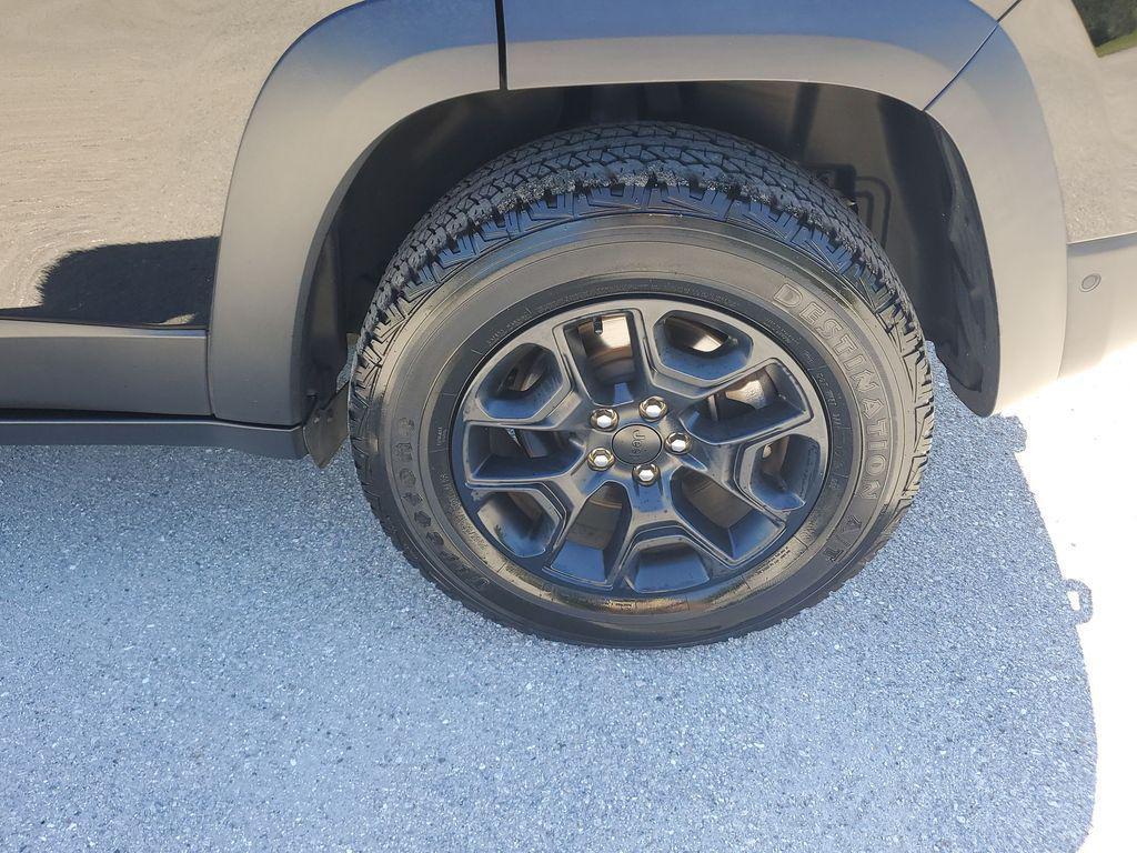 used 2021 Jeep Cherokee car, priced at $17,978