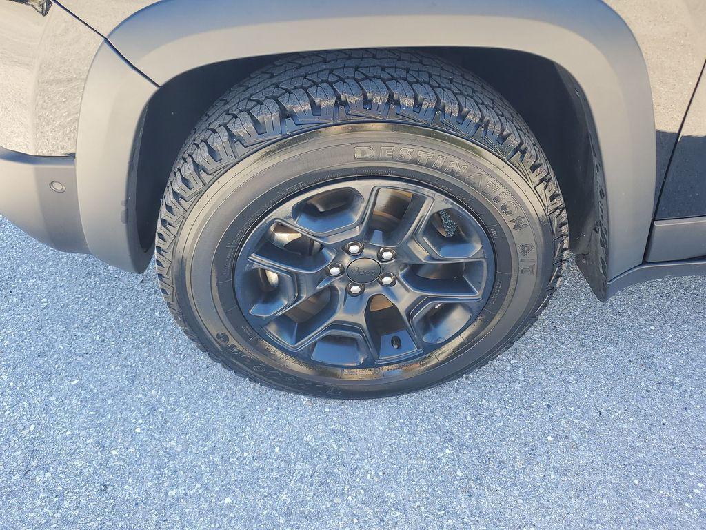 used 2021 Jeep Cherokee car, priced at $17,978