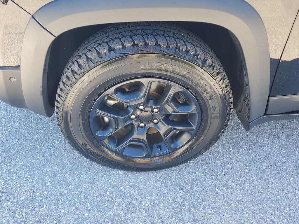 used 2021 Jeep Cherokee car, priced at $17,978