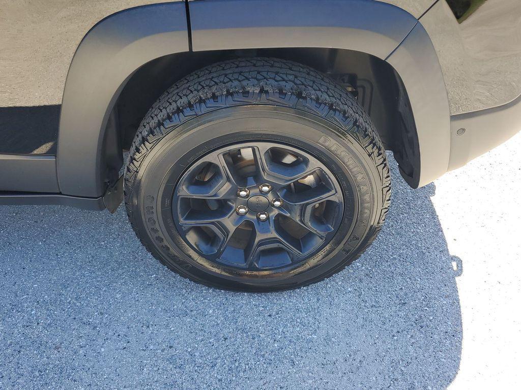 used 2021 Jeep Cherokee car, priced at $17,978