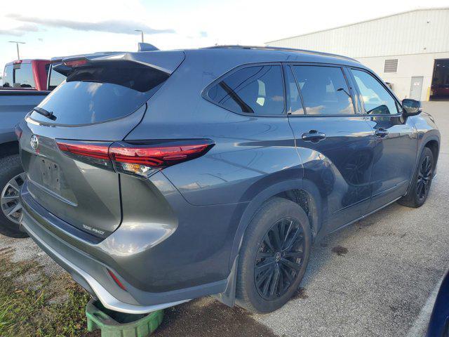 used 2023 Toyota Highlander car, priced at $37,233