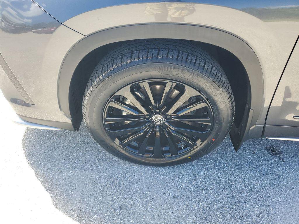 used 2023 Toyota Highlander car, priced at $37,945