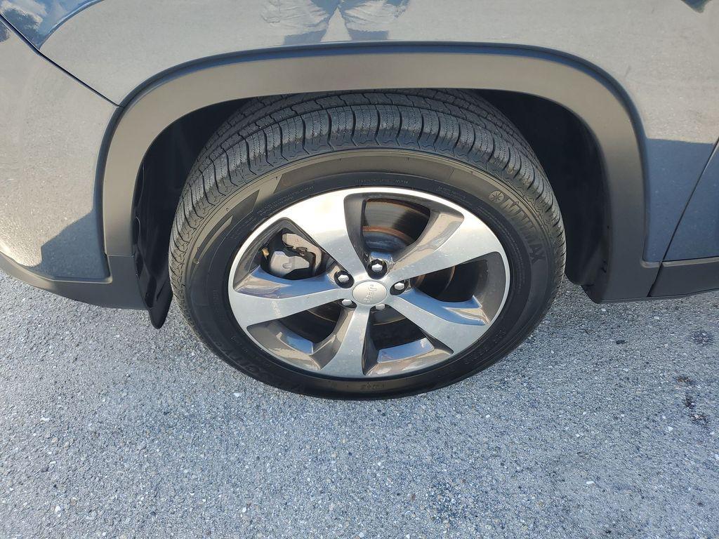 used 2020 Jeep Cherokee car, priced at $16,879