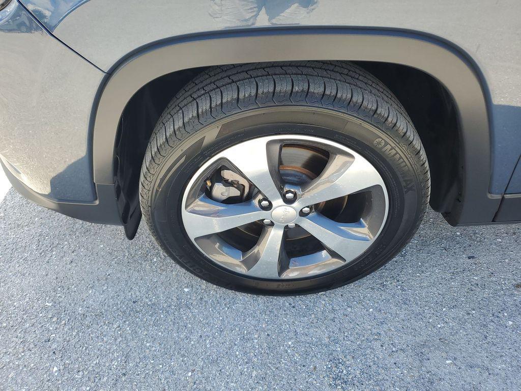 used 2020 Jeep Cherokee car, priced at $16,879