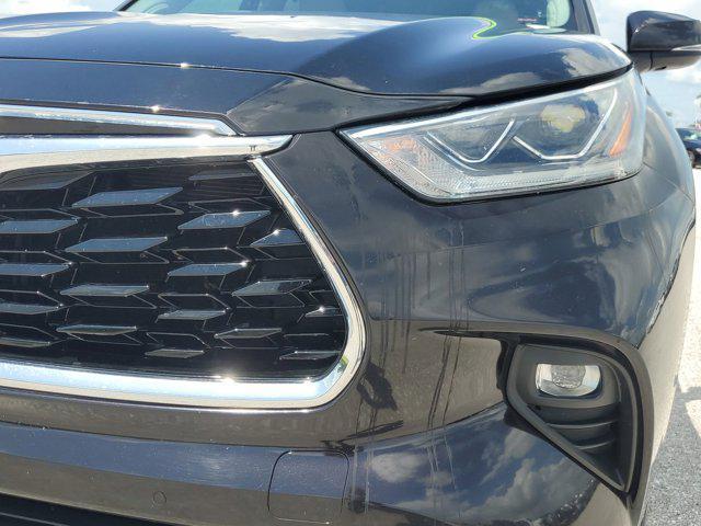 used 2020 Toyota Highlander car, priced at $27,997